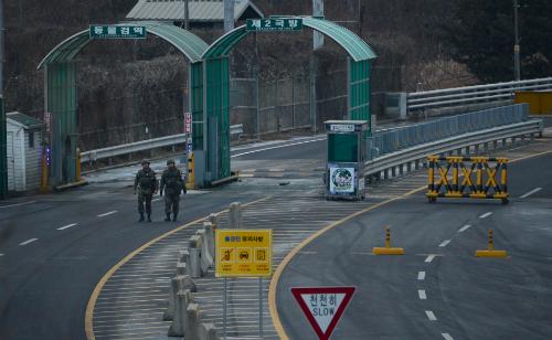 남북 초강수로 충돌, 북한 개성공단 폐쇄하고 자산동결