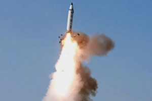 북한 최대 고도 4500km 미사일 발사, 대륙간탄도미사일로 추정