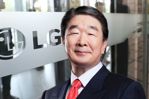 'LG그룹 총수' 보폭 넓히는 <a href='https://www.businesspost.co.kr/BP?command=article_view&num=338198' class='human_link' style='text-decoration:underline' target='_blank'>구광모</a>, <a href='https://www.businesspost.co.kr/BP?command=article_view&num=325765' class='human_link' style='text-decoration:underline' target='_blank'>구본준</a> 계열분리 방향 결단했나