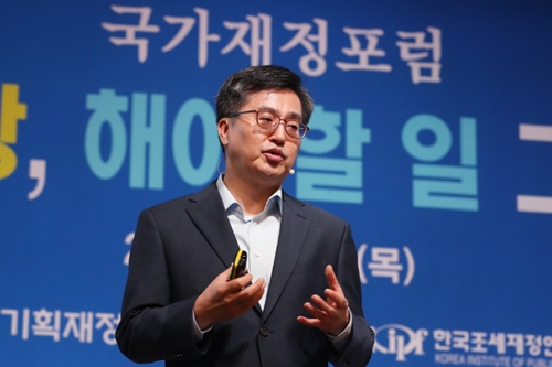 <a href='https://www.businesspost.co.kr/BP?command=article_view&num=359156' class='human_link' style='text-decoration:underline' target='_blank'>김동연</a> “양호한 세입 바탕해 내년 적극적 재정 추진”