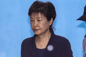 박근혜, ‘새누리당 공천개입’ 상고 포기해 징역 2년 확정 