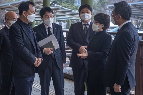 한국도로공사 사장 김진숙 취임식 대신 현장방문, "비상경영체제 가동" 