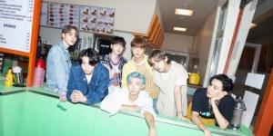 방탄소년단, ‘새비지 러브’ 리믹스로 두 번째 빌보드 핫100 1위에 올라