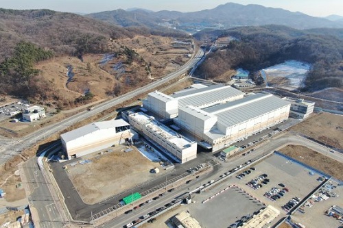 포스코케미칼 배터리소재 수익성 약화, <a href='https://www.businesspost.co.kr/BP?command=article_view&num=281073' class='human_link' style='text-decoration:underline' target='_blank'>민경준</a> 원료 내재화로 방어