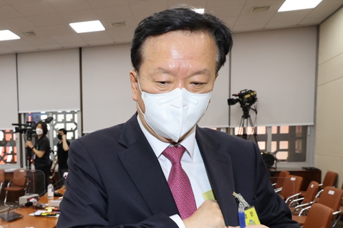 ‘아빠찬스’ 논란 보건복지부 장관 후보자 정호영, 43일 만에 결국 사퇴