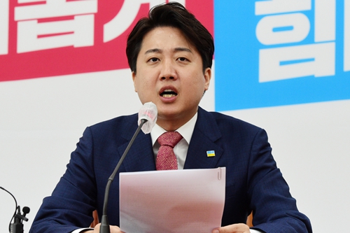 <a href='https://www.businesspost.co.kr/BP?command=article_view&num=336862' class='human_link' style='text-decoration:underline' target='_blank'>이준석</a> 지방선거 지지 호소, “<a href='https://www.businesspost.co.kr/BP?command=article_view&num=357279' class='human_link' style='text-decoration:underline' target='_blank'>윤석열</a>정부 원없이 일하게 도와 달라”
