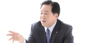 HMM 매각 전부터 기싸움 시작, '유일 후보' SM그룹 <a href='https://www.businesspost.co.kr/BP?command=article_view&num=292118' class='human_link' style='text-decoration:underline' target='_blank'>우오현</a> 배짱 보였나