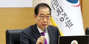 <a href='https://www.businesspost.co.kr/BP?command=article_view&num=349877' class='human_link' style='text-decoration:underline' target='_blank'>한덕수</a>, 국무회의서 장관들에 “겸허한 자세로 국감 임해 달라”