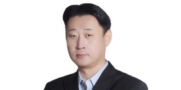 베일 벗은 신세계그룹 인사, <a href='https://www.businesspost.co.kr/BP?command=article_view&num=351026' class='human_link' style='text-decoration:underline' target='_blank'>정용진</a> '안정' <a href='https://www.businesspost.co.kr/BP?command=article_view&num=326017' class='human_link' style='text-decoration:underline' target='_blank'>정유경</a> '성과와 전문성'에 방점 