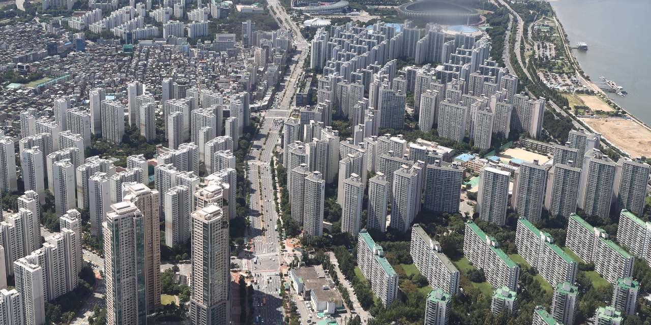 서울 아파트 중위가격 9억대로 떨어져, 1년9개월 만에 10억선 붕괴