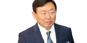 <a href='https://www.businesspost.co.kr/BP?command=article_view&num=357914' class='human_link' style='text-decoration:underline' target='_blank'>신동빈</a> 지난해 롯데지주에서 보수 61억 받아, 5개 계열사 총합 154억 