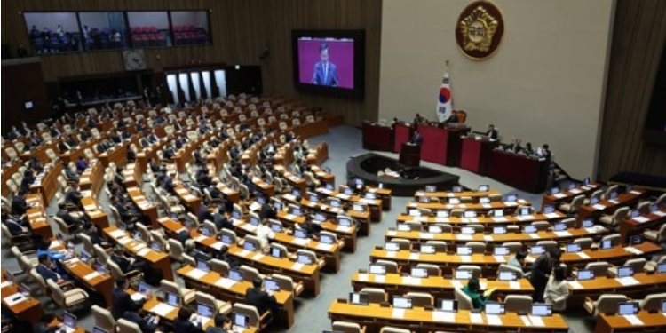 해병대원 사망사건 특검법 패스트트랙 지정, 국민의힘 전원 본회의장 퇴장