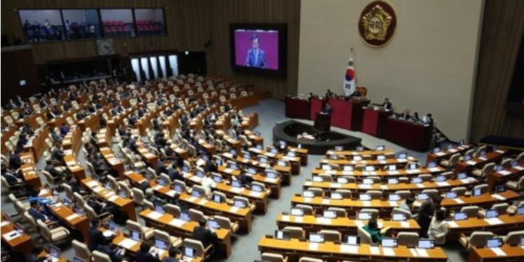 해병대원 사망사건 특검법 패스트트랙 지정, 국민의힘 전원 본회의장 퇴장