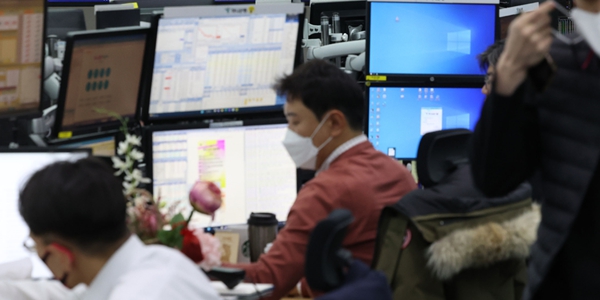 코스피 외국인 매도세에 장중 2630선 약세, 코스닥은 개인 매수에 강보합