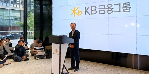 KB금융 회장 후보 <a href='https://www.businesspost.co.kr/BP?command=article_view&num=357280' class='human_link' style='text-decoration:underline' target='_blank'>양종희</a> 경영 키워드는, 리딩금융-해외-비은행-사회적 책임