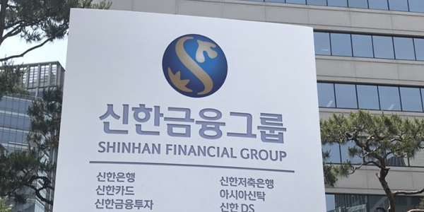 신한금융 <a href='https://www.businesspost.co.kr/BP?command=article_view&num=357448' class='human_link' style='text-decoration:underline' target='_blank'>진옥동</a> '공들인' 기업대출 확대에 2분기 실적 순항, 주주환원도 묵묵히 간다