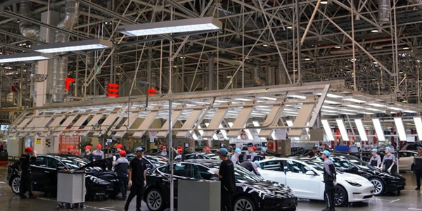 테슬라 모델Y 중국 생산량 줄여, 전기차 둔화 대응해 6월까지 20% 축소