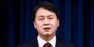 [Who Is ?] <a href='https://www.businesspost.co.kr/BP?command=article_view&num=319543' class='human_link' style='text-decoration:underline' target='_blank'>김주현</a> 대통령실 민정수석비서관