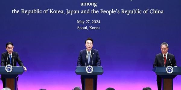윤석열 “한국 중국 일본 역내 평화 보장 위해 북한의 비핵화 노력 중요”