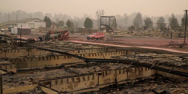 워렌 버핏의 전력기업 화재 피해자에게 1억7800만 달러 배상, 기후변화에 전력업체 부담 커져