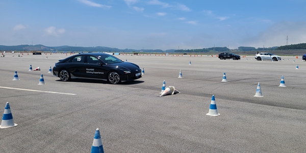 긴급제동·회피 '기초'부터 시속 195km 고속질주까지, 태안서 느끼는 '운전의 새 재미'