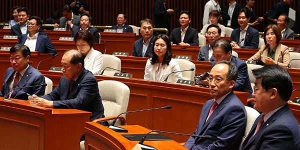 국민의힘 7개 상임위원장 수용, 여론 악화 부담 덜고 국정 뒷받침 ‘실리’ 선택