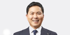 화장품업계 최초 ‘밸류업’ 콜마홀딩스, <a href='https://www.businesspost.co.kr/BP?command=article_view&num=327018' class='human_link' style='text-decoration:underline' target='_blank'>윤상현</a> 주주가치와 세제혜택 '두 토끼' 정조준