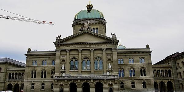 스위스 재생에너지 확대법안 1당 반대에도 국민투표 통과, 다른 나라 기후정책에 영향 주목 