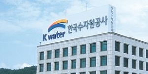 수자원공사 4년 만에 경영평가 등급 하락, 2년차 맞은 <a href='https://www.businesspost.co.kr/BP?command=article_view&num=356089' class='human_link' style='text-decoration:underline' target='_blank'>윤석대</a> 윤리경영 중요 