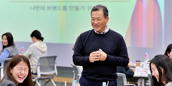 '롯데 유통군 여성 리더 워크숍' 열려, <a href='https://www.businesspost.co.kr/BP?command=article_view&num=343722' class='human_link' style='text-decoration:underline' target='_blank'>김상현</a> "역량 개발과 성장의 계기"