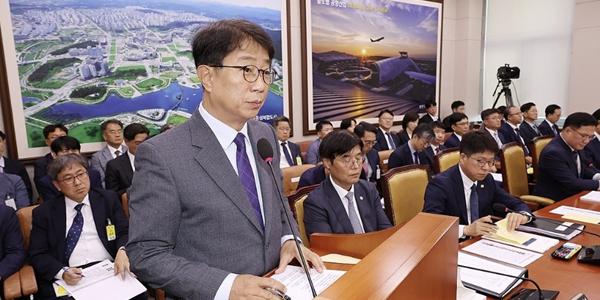 국토장관 박상우 “가덕도신공항 부지 공사 수의계약 곤란