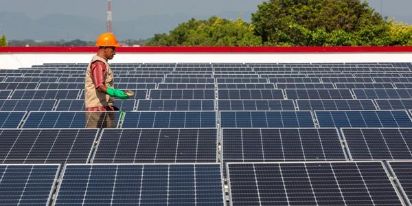 인도 태양광발전소 사업에서 '단위당 공급가 55원' 패널까지 등장