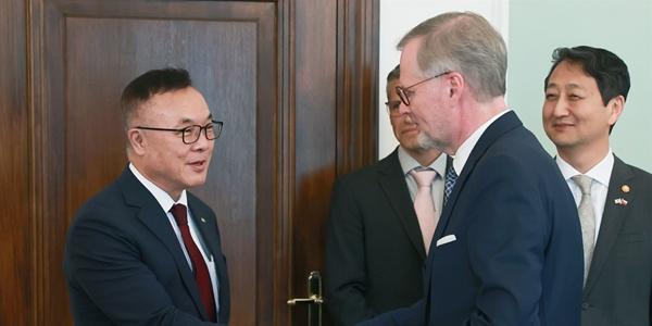 한수원 체코에서 신규 원전 계약 협상 시작, 황주호 “계약 체결까지 최선”