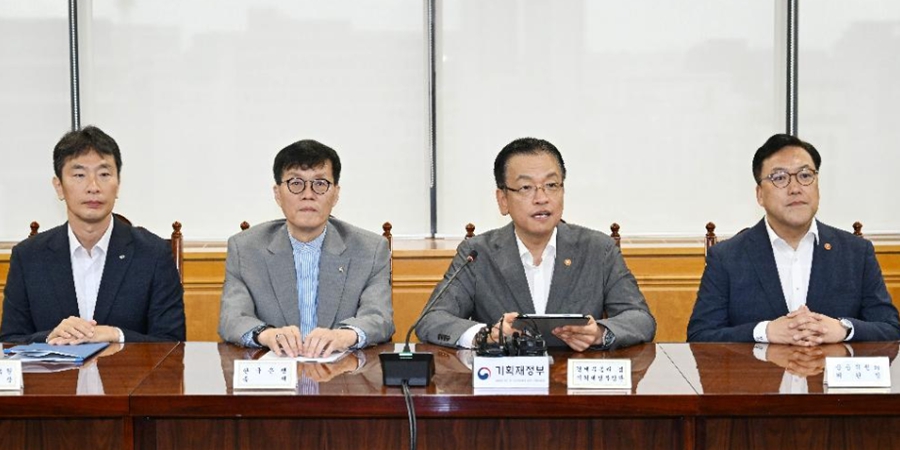 티메프 사태 거센 금융당국 책임론, 금융위원장 <a href='https://www.businesspost.co.kr/BP?command=article_view&num=360684' class='human_link' style='text-decoration:underline' target='_blank'>김병환</a> '위기대응 능력' 시험대 