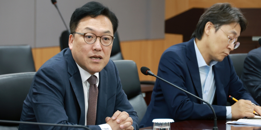 티메프 사태 거센 금융당국 책임론, 금융위원장 <a href='https://www.businesspost.co.kr/BP?command=article_view&num=360684' class='human_link' style='text-decoration:underline' target='_blank'>김병환</a> '위기대응 능력' 시험대 