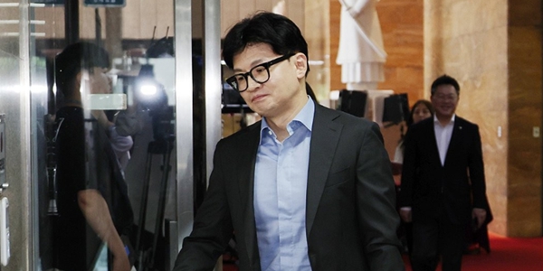 [28일 오!정말] <a href='https://www.businesspost.co.kr/BP?command=article_view&num=361438' class='human_link' style='text-decoration:underline' target='_blank'>한동훈</a> "국민의 건강과 안전이 최우선" <a href='https://www.businesspost.co.kr/BP?command=article_view&num=299279' class='human_link' style='text-decoration:underline' target='_blank'>나경원</a> "의료갈등 책임자들 물러나야"