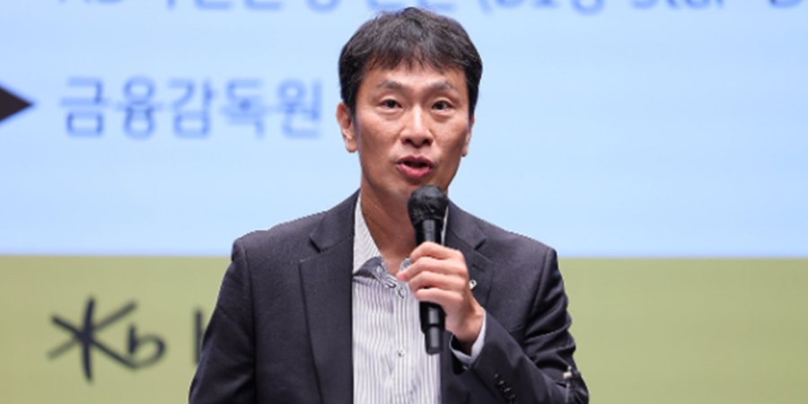 자고 나면 변하는 대출 기준, 은행장 만나는 <a href='https://www.businesspost.co.kr/BP?command=article_view&num=354877' class='human_link' style='text-decoration:underline' target='_blank'>이복현</a> 입만 바라보는 실수요자