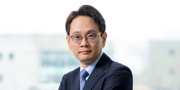 KT&G 국내 금연 트렌드에도 실적 굳건, '해외 전문가' 방경만 솜씨 입증