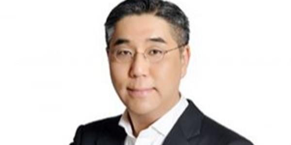 신세계인터내셔날 '호카' 새 국내 총판 기대감 솔솔, 김덕주 '어그' 성과로 계약 따낼까