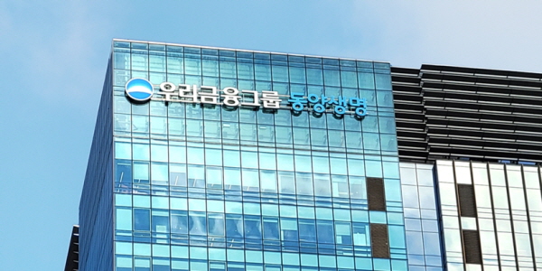 <a href='https://www.businesspost.co.kr/BP?command=article_view&num=426041' class='human_link' style='text-decoration:underline' target='_blank'>임종룡</a> 우리금융 회장 2기 CEO 인선 키워드 '안정', 비은행 성과 압박 더 커져 