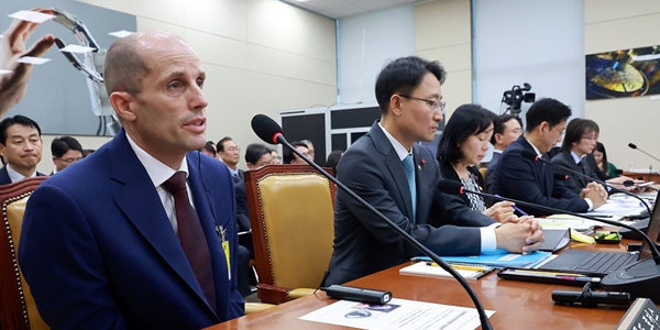 쿠팡 '외국인 경영진' 국민 정서 못 읽나? 메타·아마존의 '미국식'은 달랐다