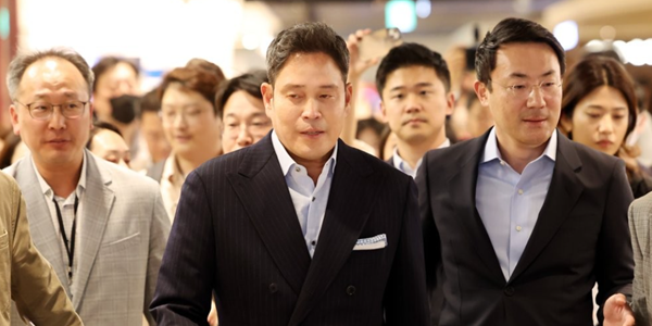 정용진 이마트서 작년 보수 58.5억 받아, 한채양 15억 임영록 16억 