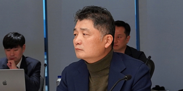 건강상 이유로 경영 일선서 물러나, 신뢰회복과 사법리스크 벗기 안간힘 [2025년]