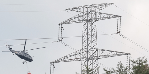 전력망 부족해 정부의  재생에너지 3배 확대  목표 발목 잡혀   지역 분산 구조  필요성 커져