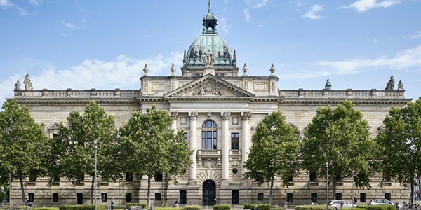 독일 정부  부실 온실감축 계획  탓에 기후소송 패소   한국 법 개정 통해 목표 상향  목소리 커져