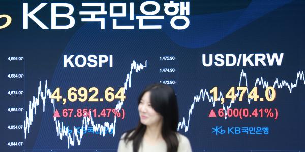 코스피 기관 매수세에 4690선 상승 마감, 8거래일 연속 사상 최고치 경신 