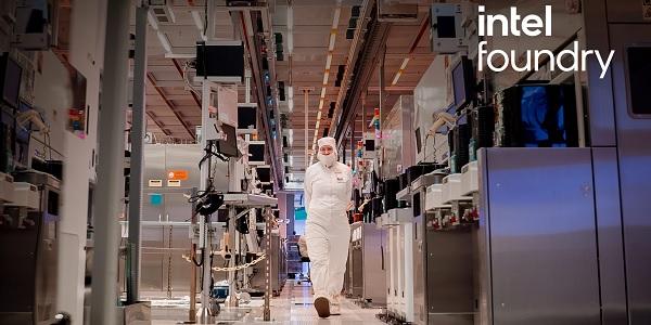 인텔 주가 4년 만에 최고치, 실적 부진 전망에도 파운드리 '빅딜' 기대감 반영