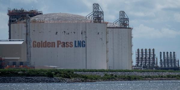 미 에너지부 '바이든 지우기', 재생에너지 지원 철회하고 LNG와 원자력 집중