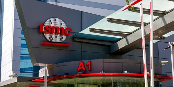 TSMC 첨단 반도체 패키징 증설 속도, 인텔에 엔비디아 수주 빼앗길까 '불안'