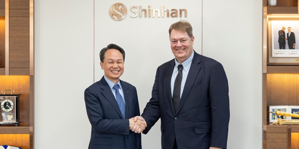 신한금융 진옥동 씨티그룹 만나, '글로벌 사업'과 '디지털자산' 협력 방안 논의